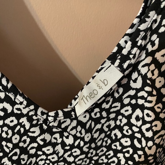 Black and white tank top - Picture 3 of 3